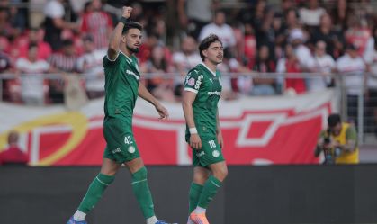 Palmeiras reage, vira contra o São Paulo e assume liderança do Brasileirão