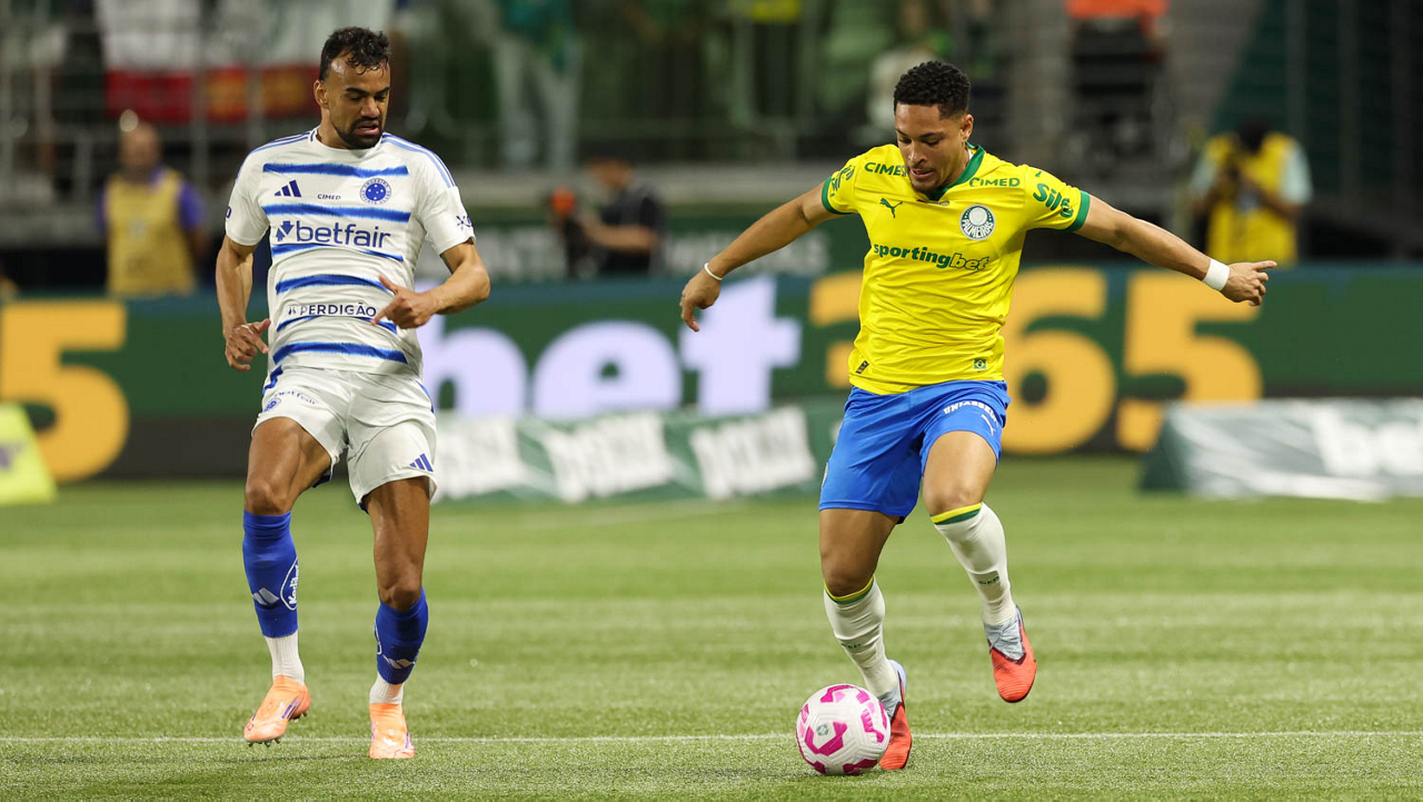 Duelo entre Palmeiras e Cruzeiro, válido pela 30ª rodada do Brasileirão
