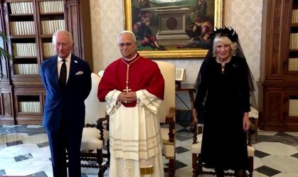 Encontro entre rei Charles III e papa Leão XIV marca reconciliação; entenda