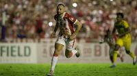 Com gol heróico no final, Náutico bate Brusque e garante acesso à Série B