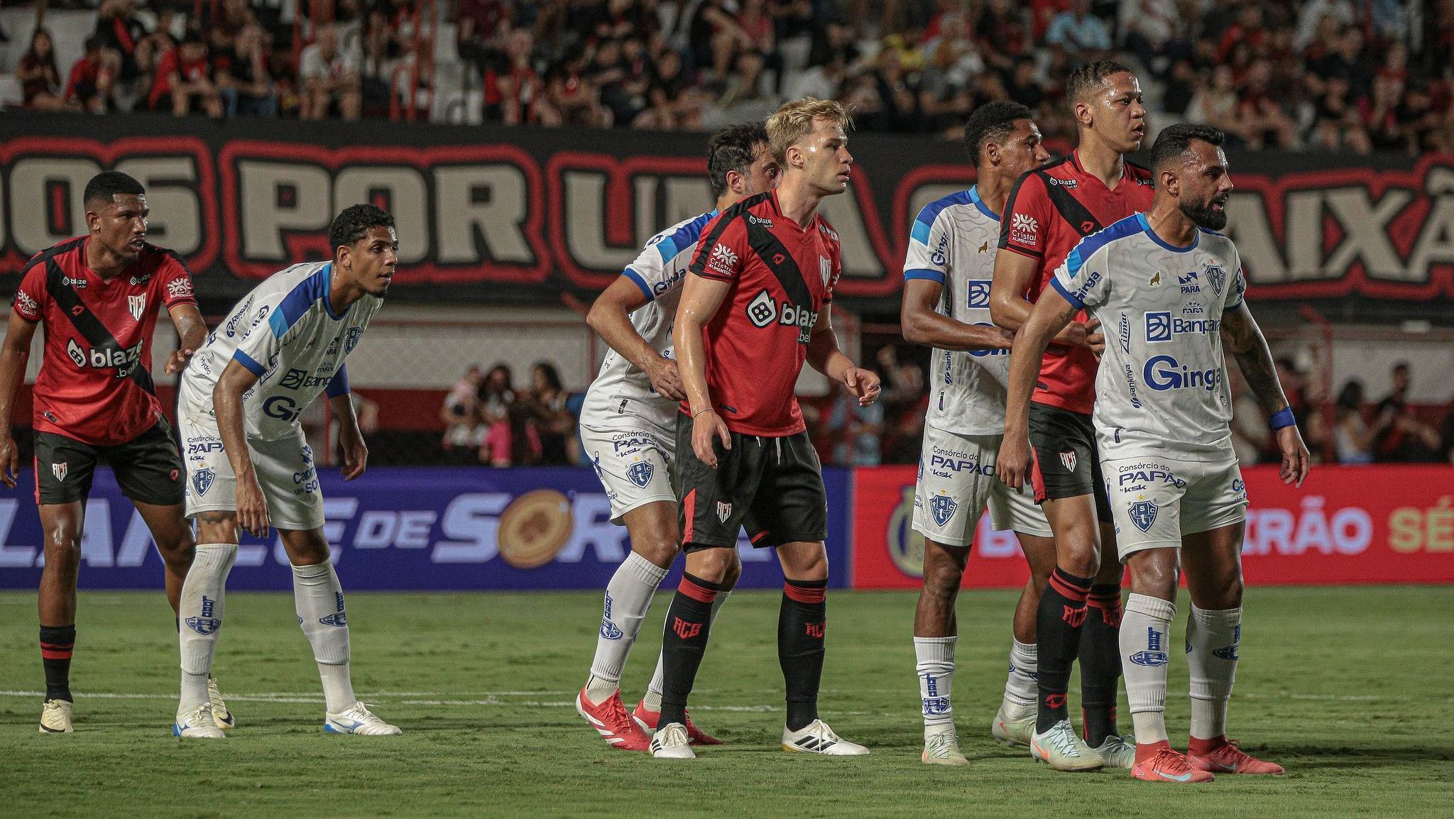 Partida entre Atlético-GO e Paysandu, pela Série B