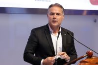 Governo Lula encara desafio fiscal com altivez, diz Renan Filho