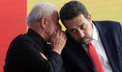 Em posse, Boulos critica escala 6x1 e pede taxação de bilionários e bets