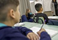Professor brasileiro perde 21% do tempo de aula para manter disciplina