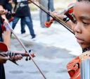 Projeto leva aulas de música para crianças em áreas vulneráveis do Rio