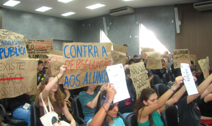 Universitários denunciam professor por assédio e agressões em Franca