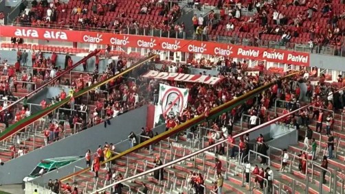 Protesto da torcida do Internacional contra o presidente Alessandro Barcellos