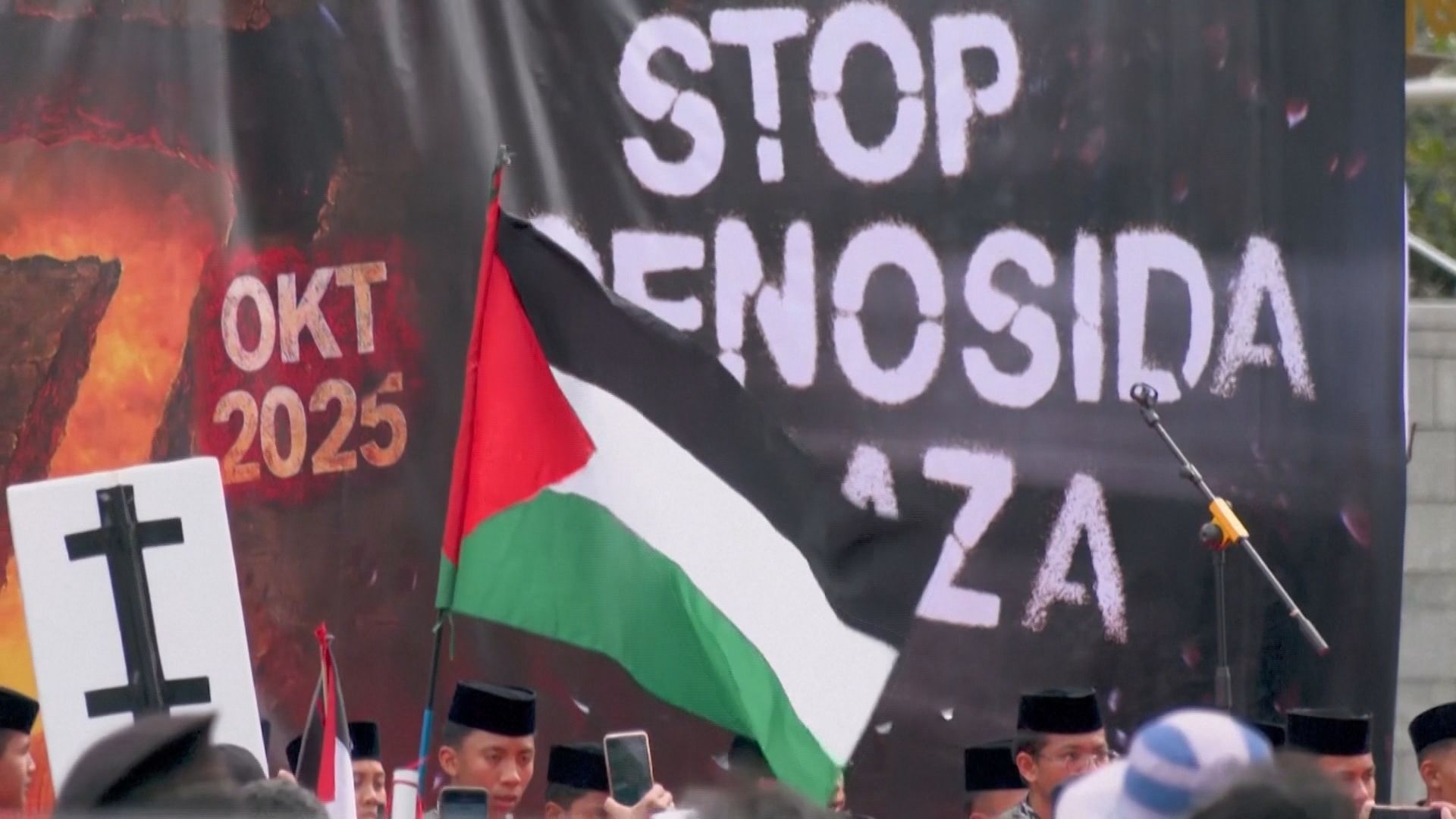Protestos pró-Palestina na Indonésia em frente a embaixada americana do país
