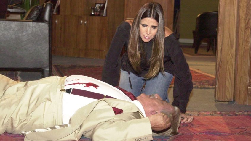 Maria Clara encontra Lineu Vasconcelos assassinado em "Celebridade" • João Miguel Jr./Globo