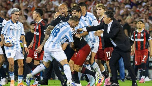Briga na partida entre Racing e River Plate, pela Copa Argentina