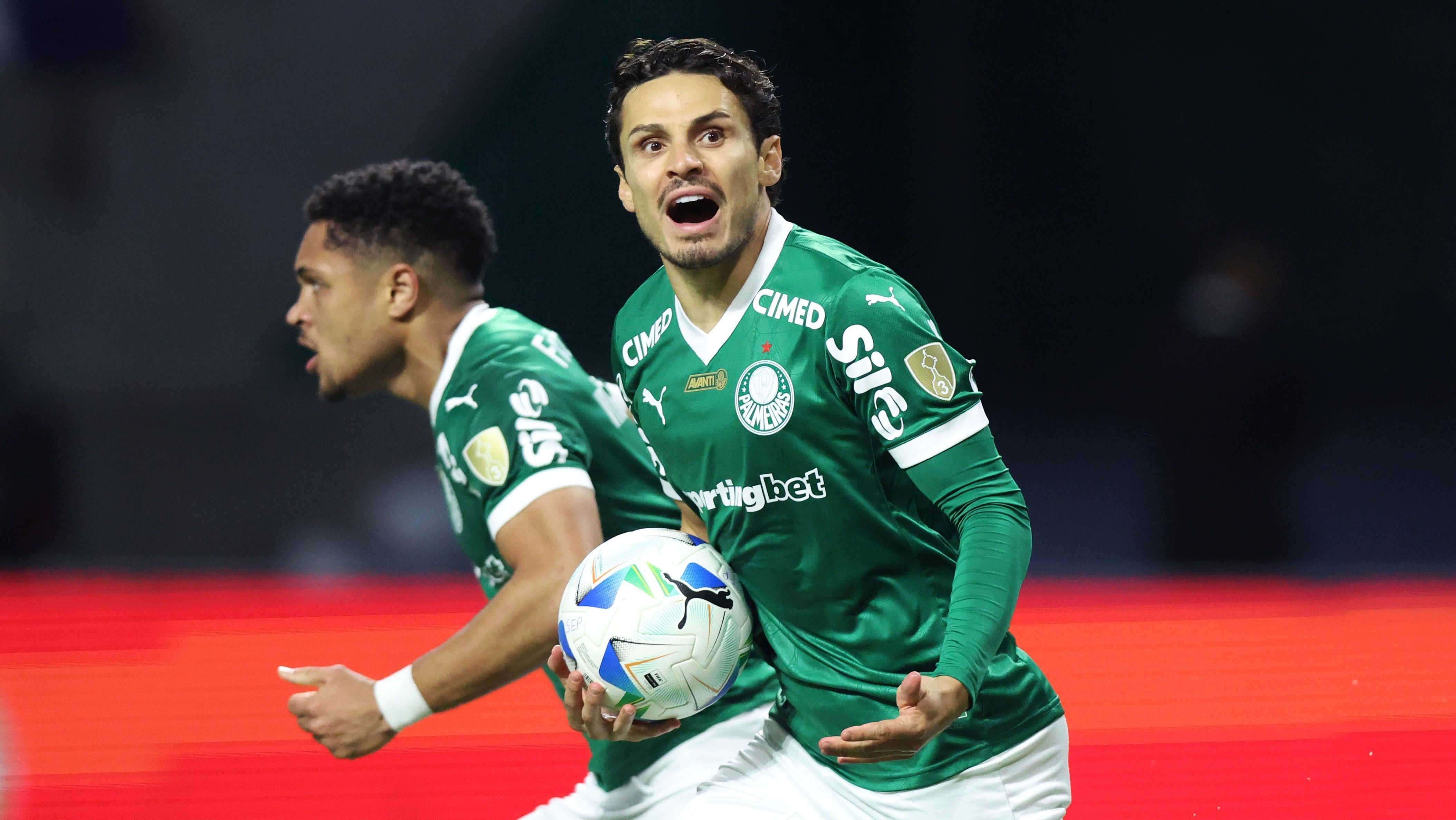 Raphael Veiga, jogador do Palmeiras, comemorando seu gol contra a LDU, pela semifinal da Libertadores