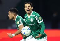 Veja o gol de Raphael Veiga, o terceiro do Palmeiras contra a LDU