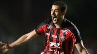 Vitória ganha clássico contra Bahia no Barradão e respira no Brasileirão