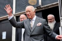 Rei Charles visita sinagoga que sofreu ataque terrorista em Manchester