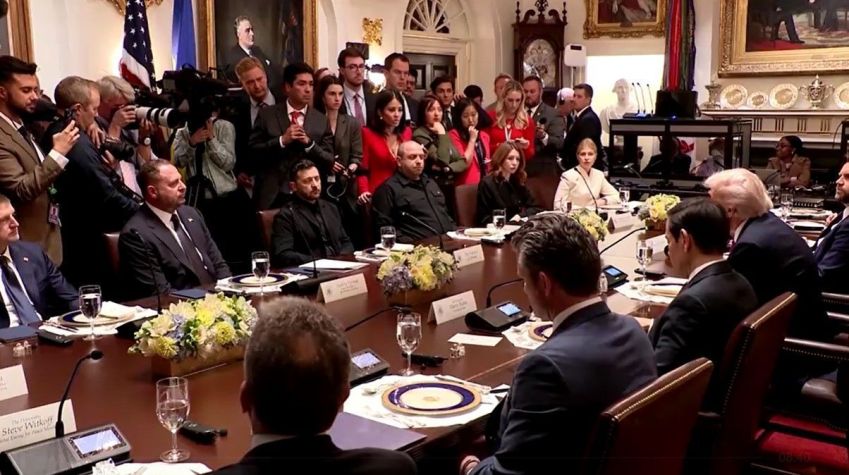 Zelensky e Trump se reúnem na Sala do Gabinete, na Casa Branca• U.S. NETWORK POOL / UNRESTRICTED POOL / SOCIAL MEDIA WEBSITE / REUTERS