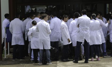 Grupo formado por médicos de jaleco