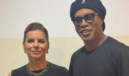 Ronaldinho Gaúcho encontra Odete Roitman e faz "revelação" sobre novela