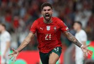 Cristiano Ronaldo perde pênalti, mas Portugal vence Irlanda com gol no fim