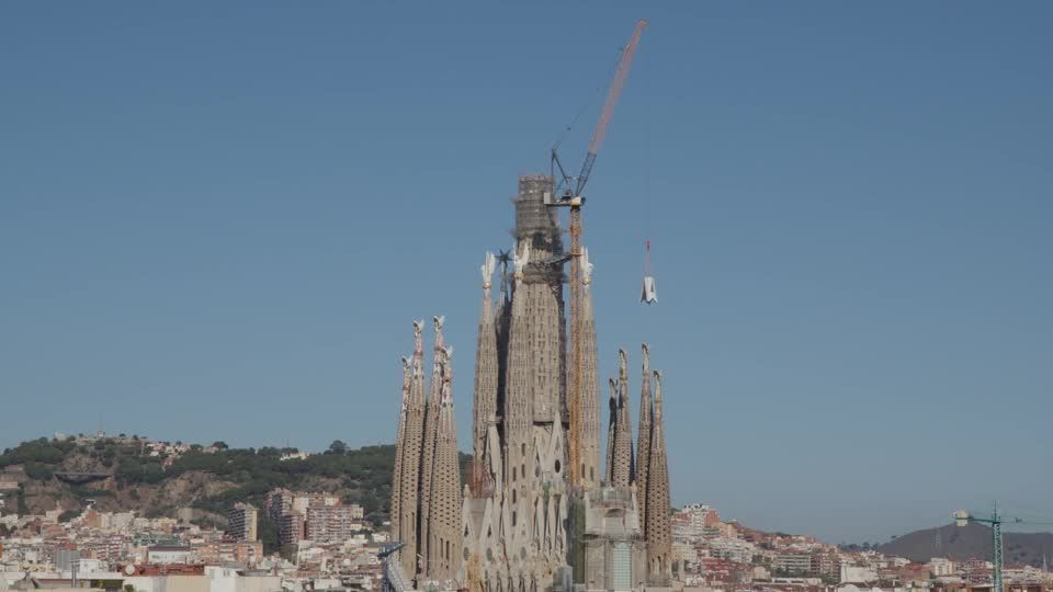 Sagrada Família será a igreja mais alta do mundo quando sua torre final for concluída • Reuters