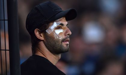 Destaque do Racing vai ao jogo e chama atenção por "rosto desfigurado"