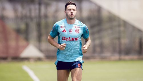 Saúl, jogador do Flamengo, em treinamento