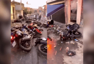 Motos são abandonadas por participantes de baile funk durante fuga da PM