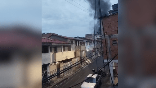 Até a última atualização, dois suspeitos da Bahia foram mortos no confronto e outros dois homens baleados estão sob custódia no Hospital da Penha.