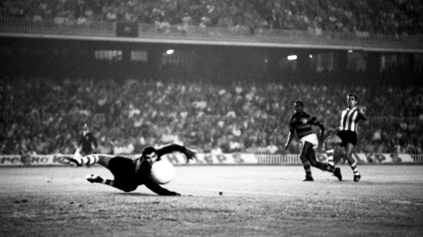 Silva em ação pelo Flamengo no Troféu Joan Gamper, em 1968, contra o Athletic Bilbao • Divulgação/Flamengo