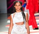 Carnaval e moda? Musa da Mangueira debuta no SPFW N60