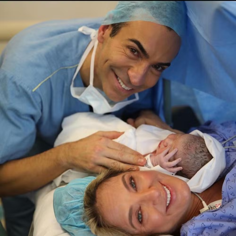 Ticiane Pinheiro e César Tralli no nascimento da filha Manuella • Reprodução/Instagram