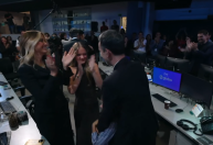 Ticiane Pinheiro e filhas aparecem na Globo em chegada de Tralli ao "JN"