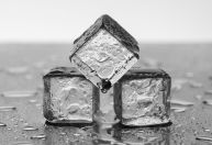 Cientistas criam gelo à temperatura ambiente, sob altíssima pressão