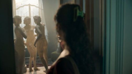 Gerluce descobre estátua na mansão de Arminda