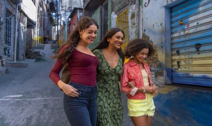 Gerluce (Sophie Charlote), Ligia (Dira Paes) e Joélly (Alana Cabral)