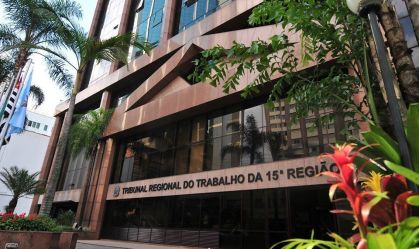 SP: Homem não desliga câmera e tem partes íntimas expostas em audiência