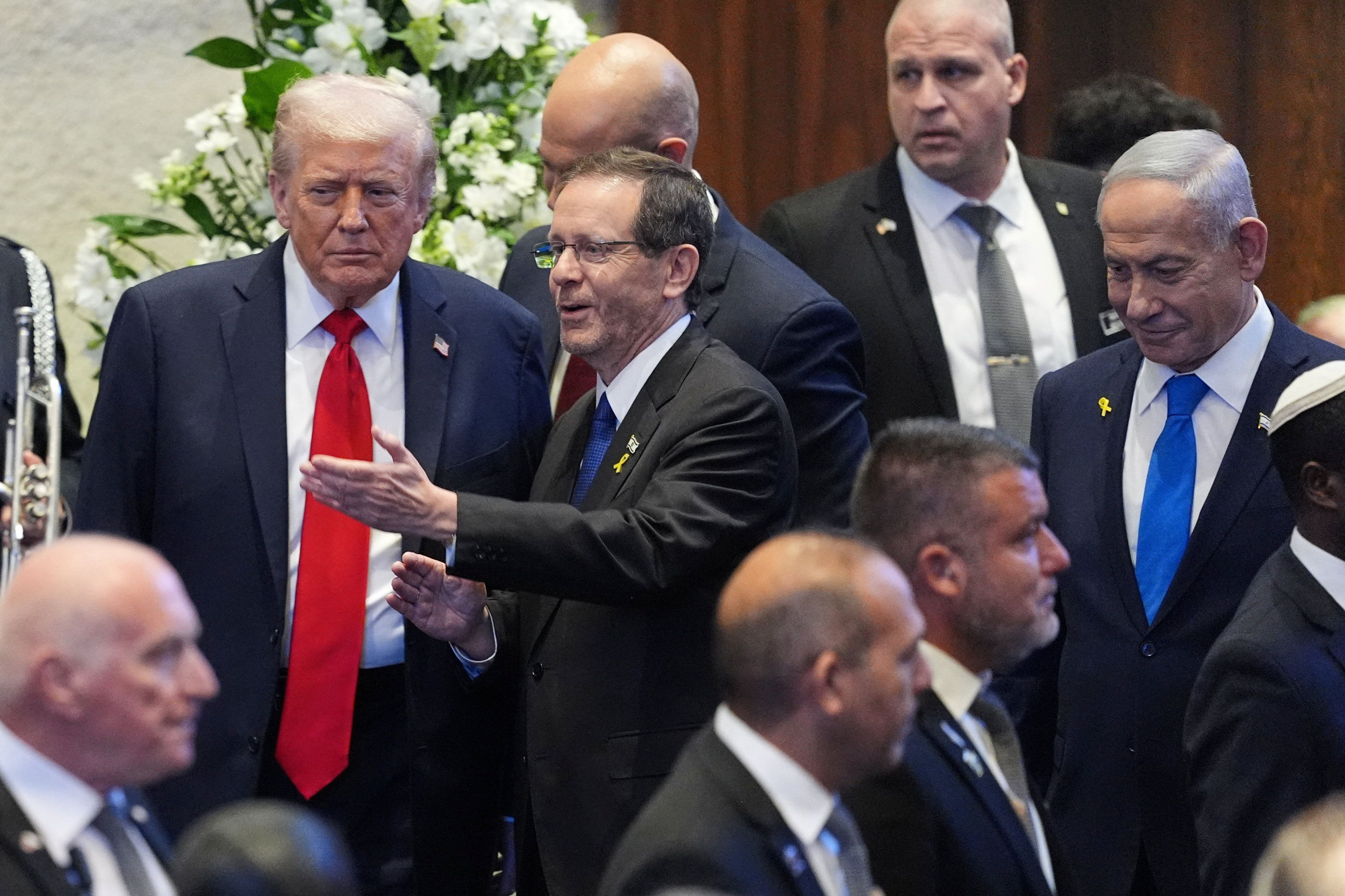 Donald Trump, presidente de Israel Isaac Herzog e premiê Benjamin Netanyahu