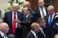 Trump pede ao presidente de Israel que perdoe Netanyahu