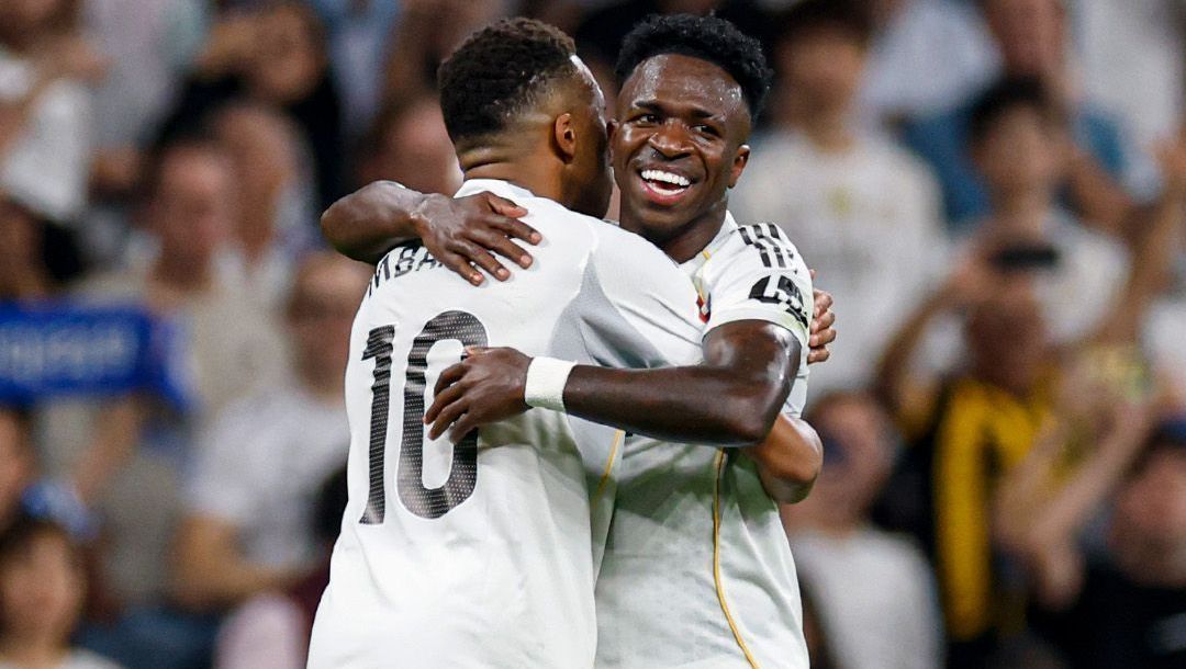Vini Jr. e Mbappé comemoram gol do Real Madrid sobre o Villarreal