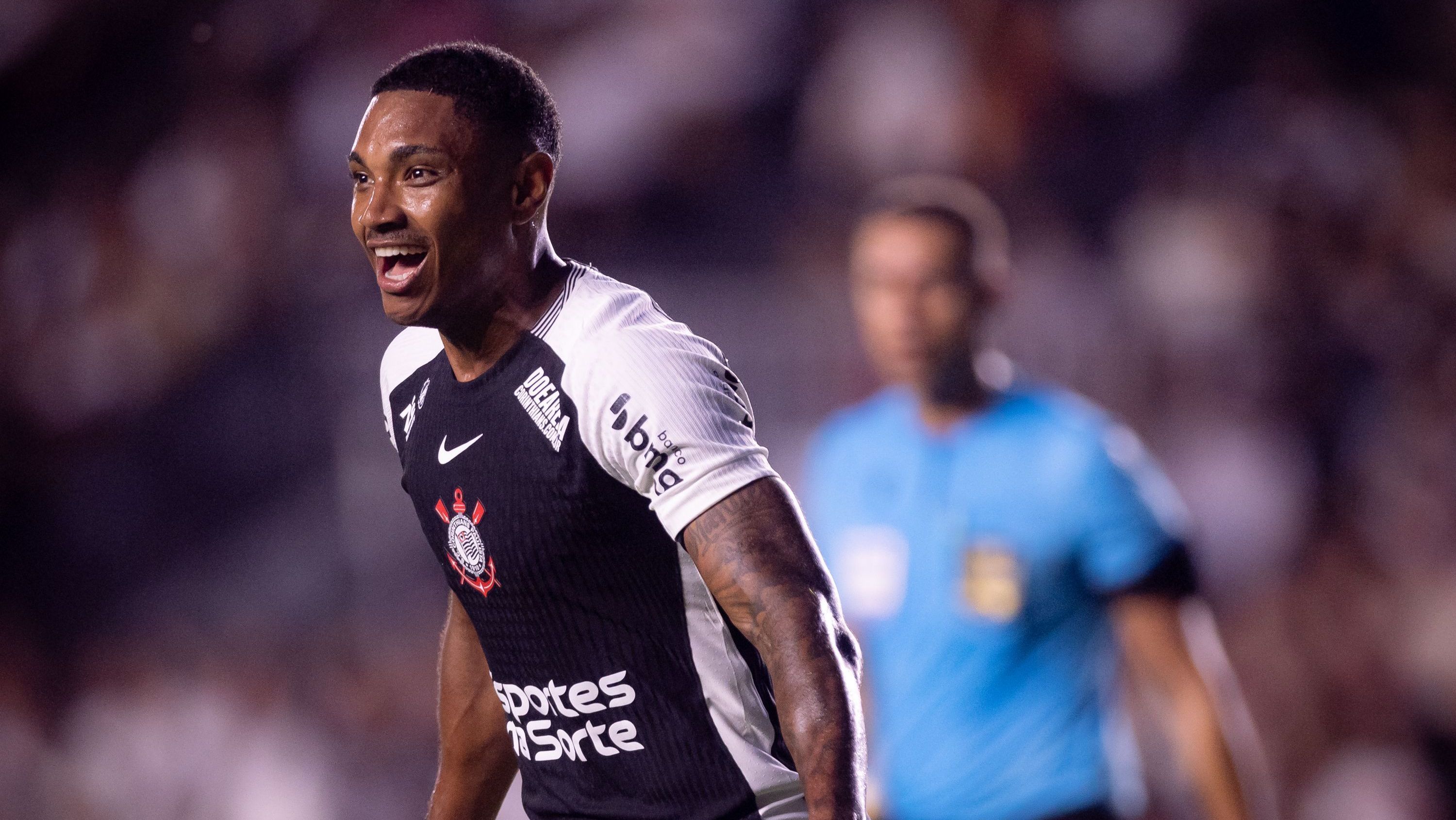 Vitinho passou por artroscopia no joelho direito e desfalca Corinthians