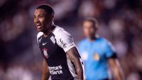 Vitinho passa por artroscopia e vira desfalque no Corinthians