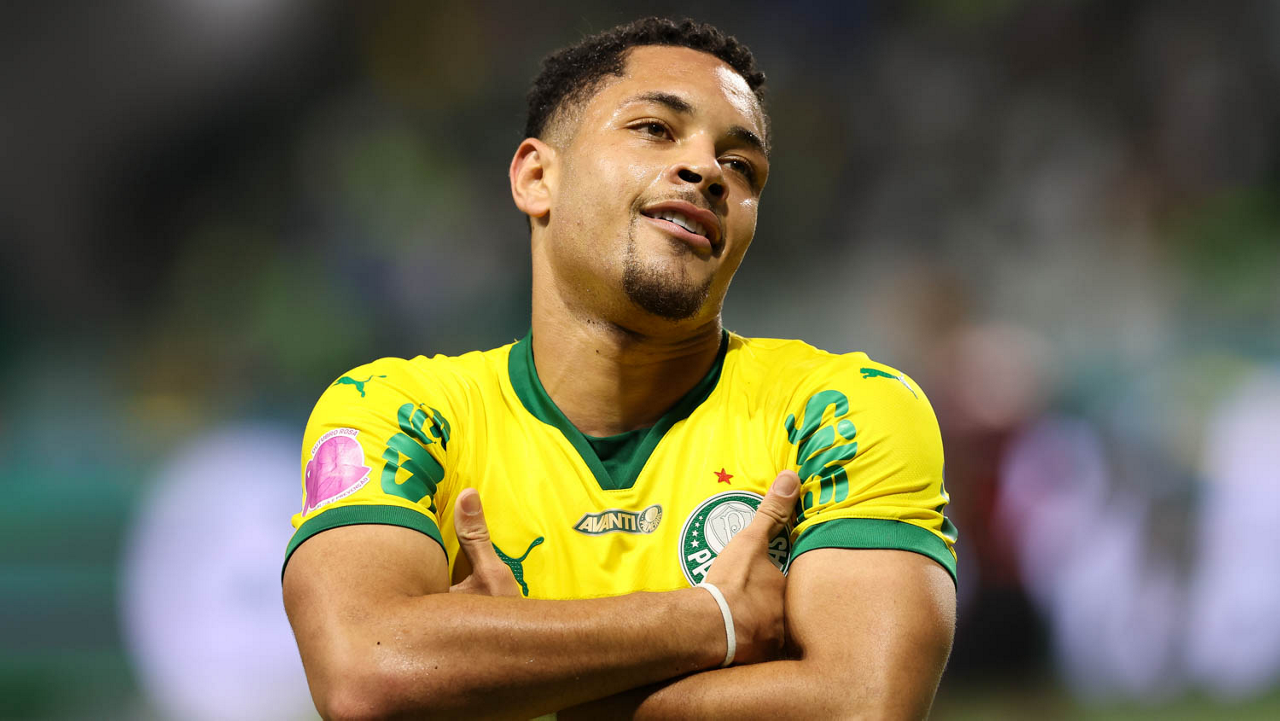 Milan entra na briga por Vitor Roque, destaque do Palmeiras em 2025