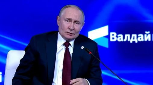 Vladimir Putin diz que vai testar armas nucleares caso outra potência também o fizer durante durante uma conferência no sul da Rússia