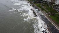 Maré agitada coloca litoral de São Paulo em alerta para grandes ondas