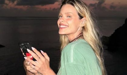 Yasmin Brunet posa de biquíni e ganha elogios: "Sereia no habitat natural"