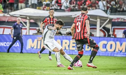 Inacreditável: Yuri Alberto perde gol sem goleiro em Vitória x Corinthians