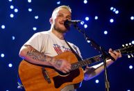 Estrela do country critica política anti-imigração de Trump em novo teaser