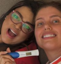 Amiga de Preta Gil registra 1º encontro da filha com a neta da cantor