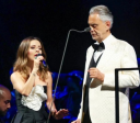 Sandy quebra "hiato" e canta com Andrea Bocelli em São Paulo; veja