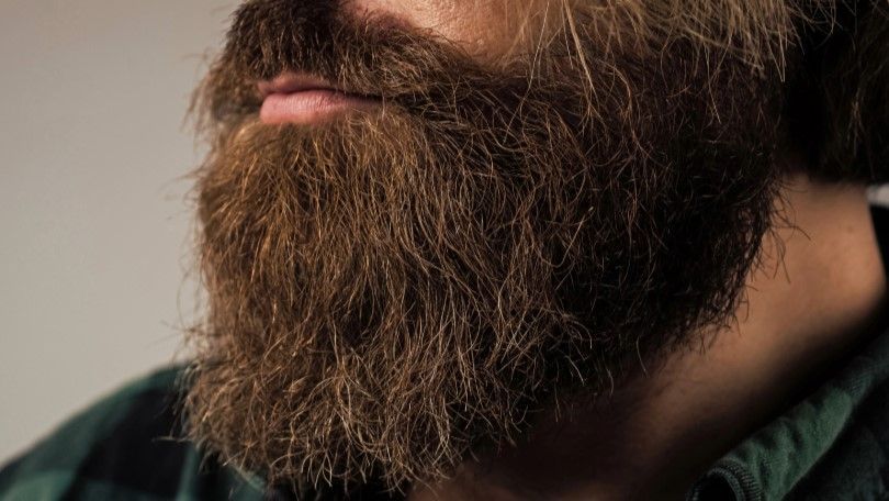 Homem perde processo por ter barba proibida no trabalho; o que diz a lei?