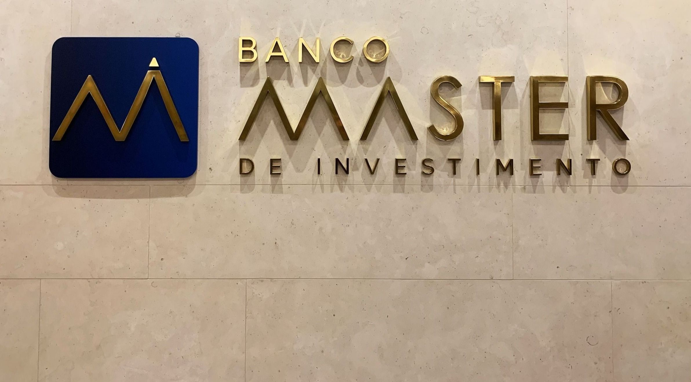 Fachada do Banco Master